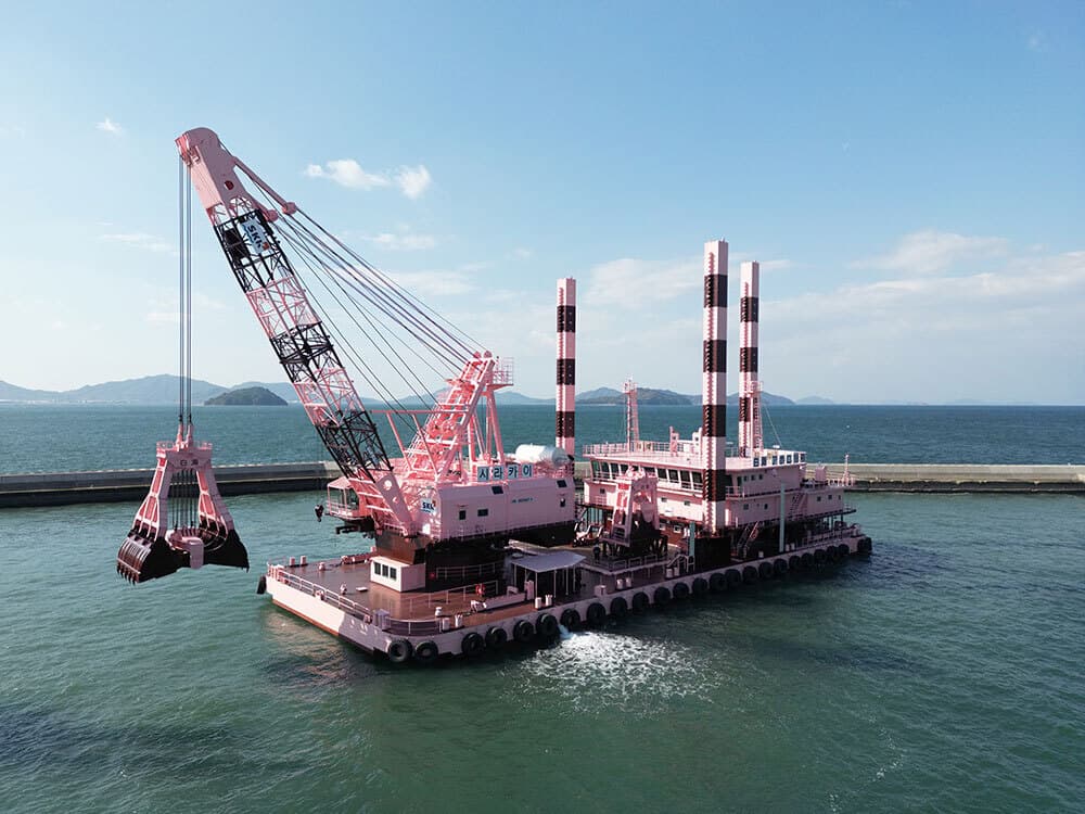 グラブ浚渫船　アポロ18号