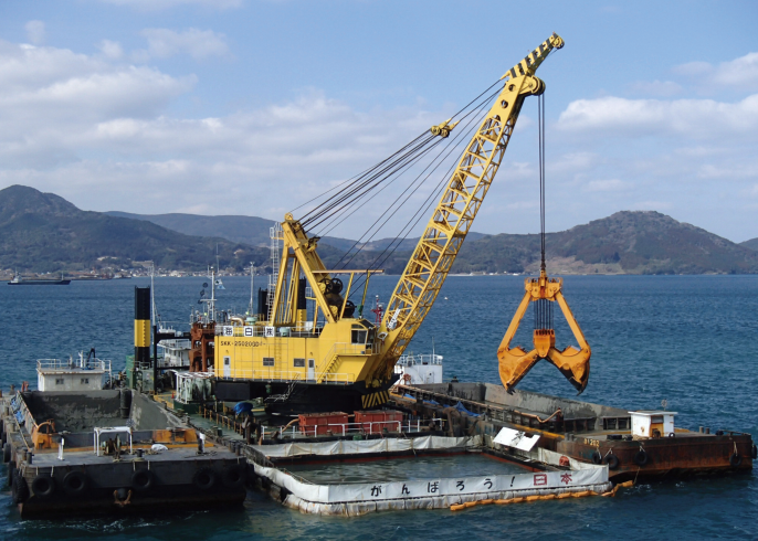 グラブ浚渫船　慶秀